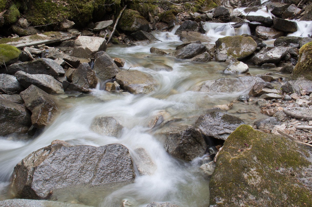 Slow shutter stream, alaskan stream, stream — Experience the Thrill of NFL Games Anytime, Anywhere